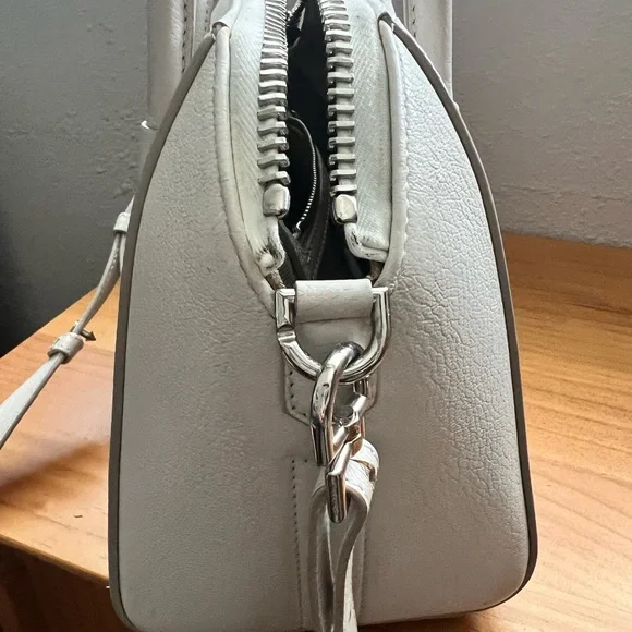 SOLD! Givenchy Mini Antigona Bag in Grained Leather (w/original dustbag) - Picture 4 of 7